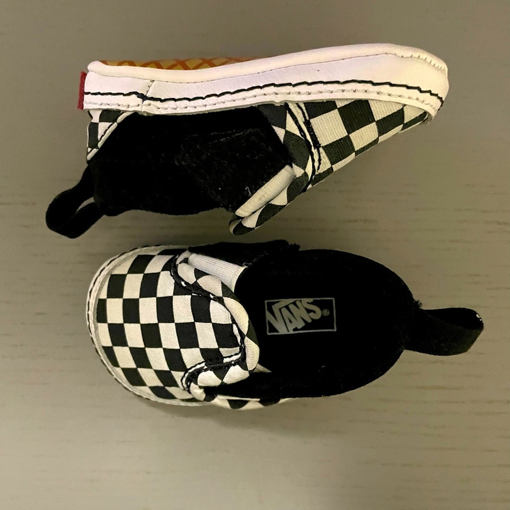 Infant unisex vans size 1